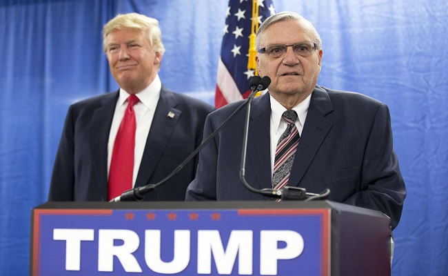 Joe Arpaio (vpravo) s Donaldem Trumpem.