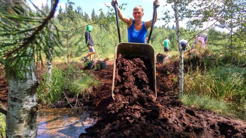 Dobrovolníci odpracovali v přírodě 2500 hodin. Dobrovolníci odpracovali v přírodě 2500 hodin.