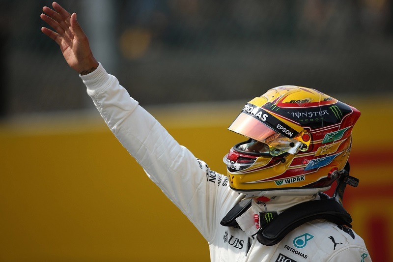 Lewis Hamilton po vítězství v kvalifikaci na VC Belgie.