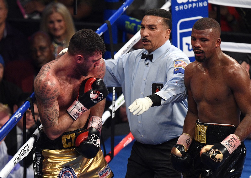 Floyd Mayweather proti Conoru McGregorovi při jednom z boxerských klání. Floyd Mayweather proti Conoru McGregorovi při jednom z boxerských klání.