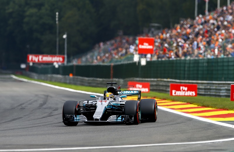 Lewis Hamilton zvítězil ve Velké ceně Belgie a přiblížil se lídrovi šampionát.