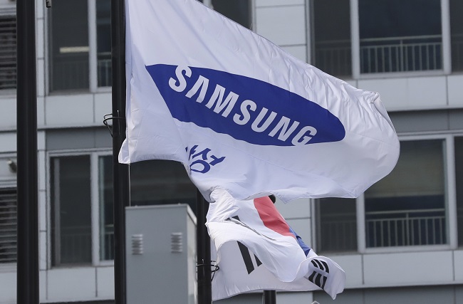 Samsung Electronics investuje do výroby paměťových čipů.