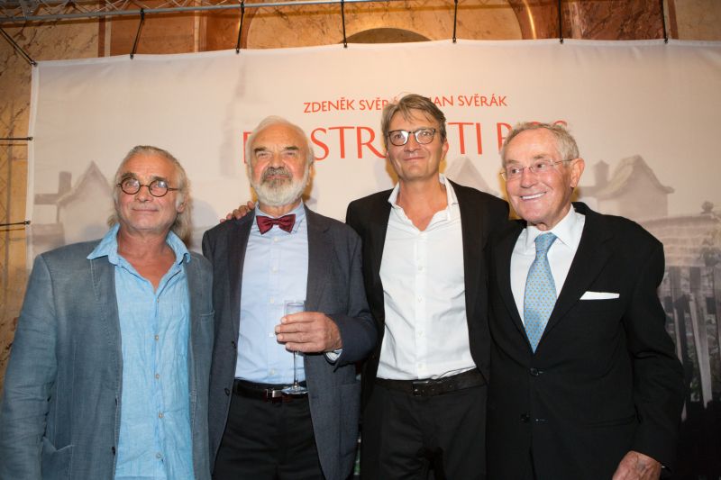 Z leva Oldřich Kaiser, Zděnek Svěrák, Jan Svěrák, Jan Tříska.