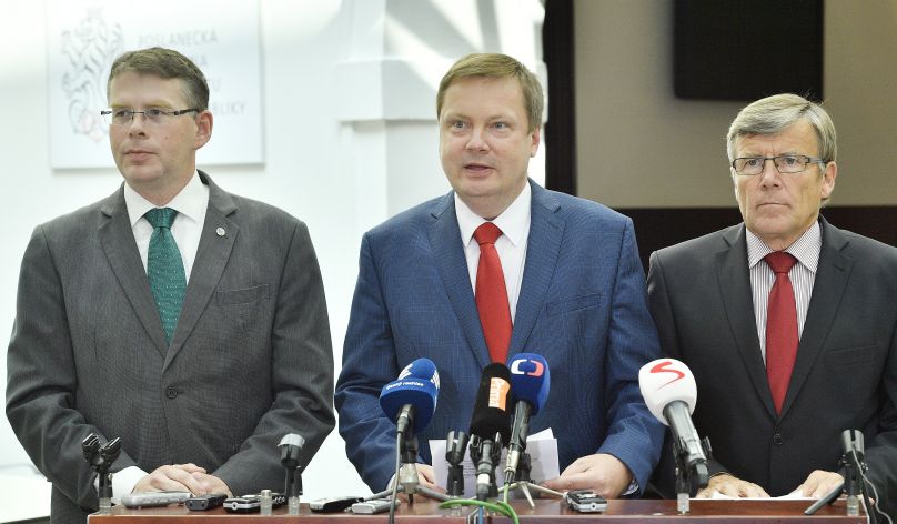 Sněmovní komise, která vyšetřuje úniky z policejních vyšetřovacích spisů. Na snímku zástupci komise Lukáš Pleticha, předseda Martin Plíšek a Josef Zahradníček.