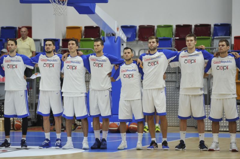 Čeští basketbalisté se připravují na zápas s Rumunskem.
