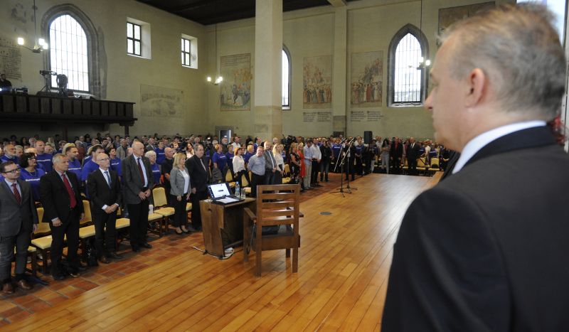 Protestní setkání školských odborů a zástupců vysokých škol a asociací ve vzdělávání proti současným platům učitelů.