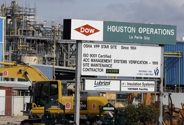 Továrna Dow Chemical v Texasu. Továrna Dow Chemical v Texasu.