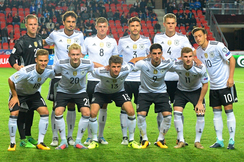 Německá fotbalová reprezentace před zápasem s Čechy. 