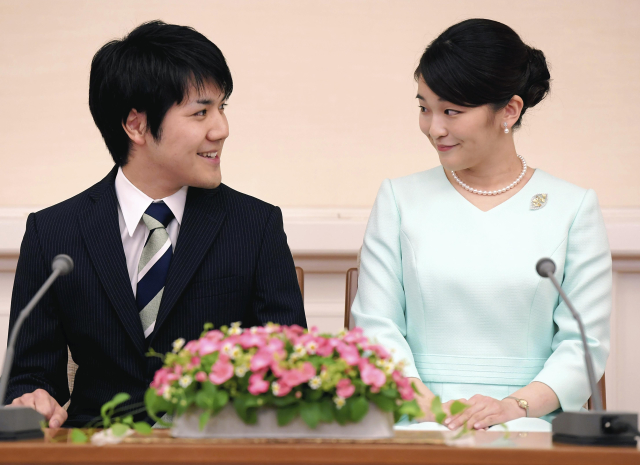 Japonská princezna Mako a její snoubenec.