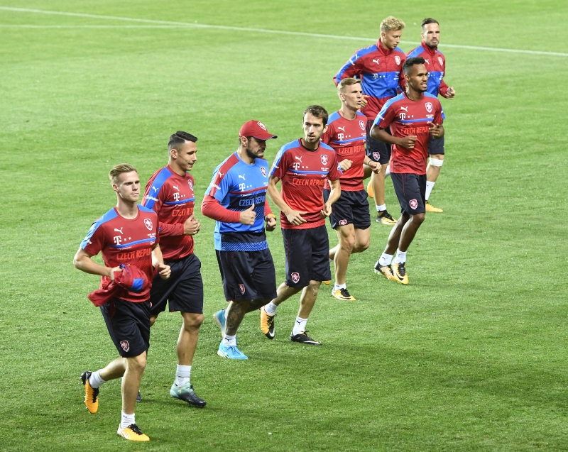 Česká fotbalová reprezentace při jednom z tréninků před kvalifikačními zápasy na MS.