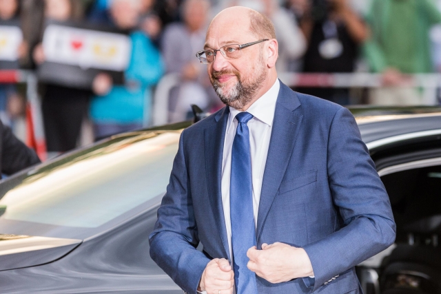Šéf SPD Martin Schulz před debatou s Angelou Merkelovou.