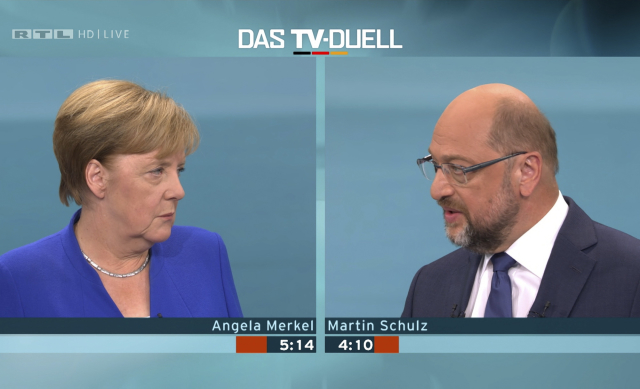 Německá kancléřka Angela Merkelová a její soupeř Martin Schulz během debaty.