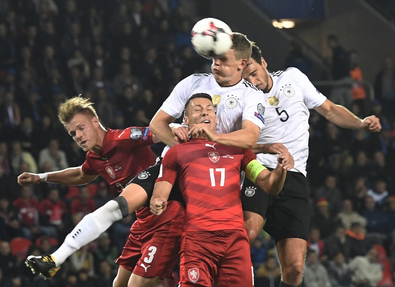 Obránce Marek Suchý v zápase s Německem.