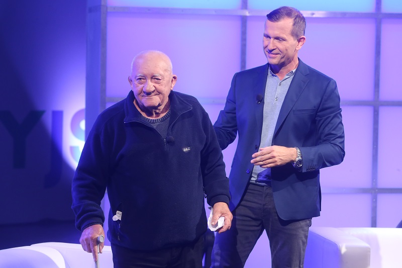 Legendární herec Zdeněk Srstka a moderátor pořadu Instinkty Jaromír Soukup.