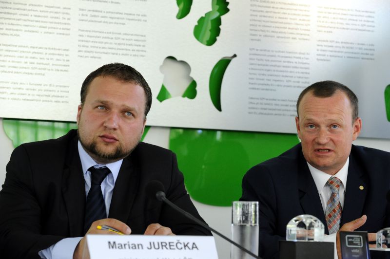 Ministr zemědělství Martin Jurečka (vlevo).