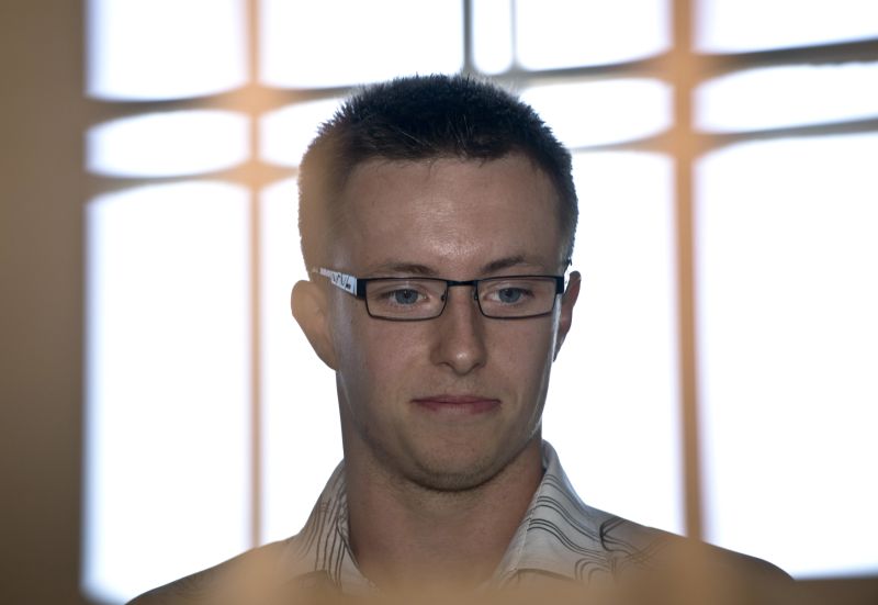Lukáš Nečesaný je obžalovaný z pokusu vraždy kadeřnice. 