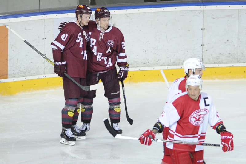 Sparťané se radují z vítězství v přípravném duelu proti Slavii.