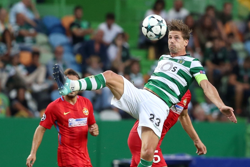 Adrien Silva už je sice hráčem Leicesteru, hrát za něj ale nesmí. Adrien Silva už je sice hráčem Leicesteru, hrát za něj ale nesmí.