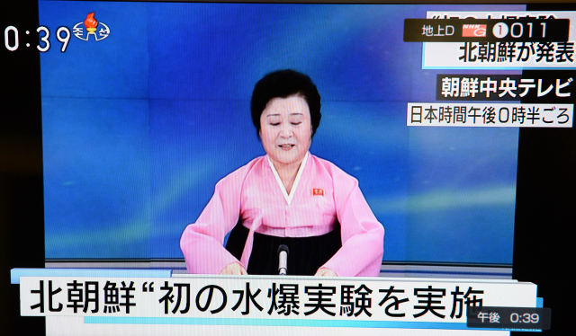 Uvaděčka zpráv Ri Čon-hui je televizní tváří Severní Koreje. 