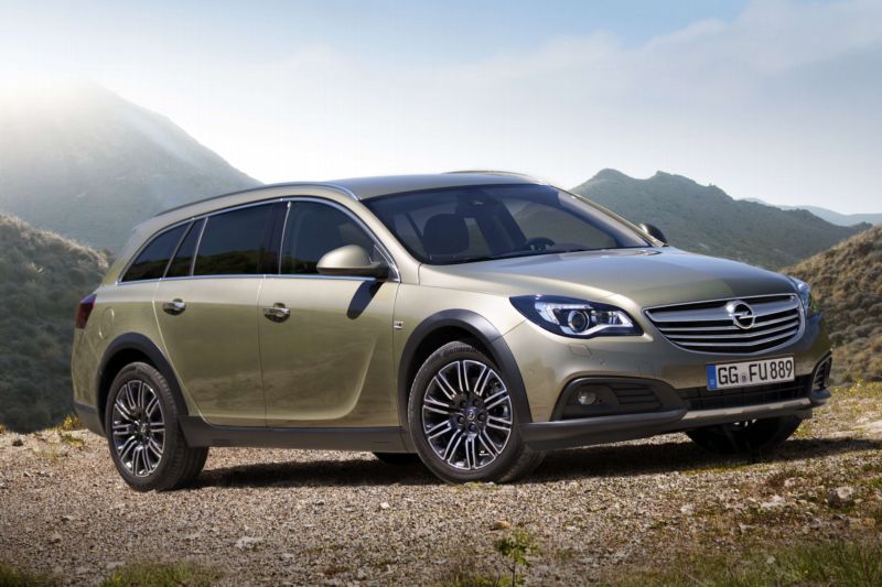 Insignia Country Tourer je koncipována jako všestranný automobil se zvýšenou světlou výškou. 