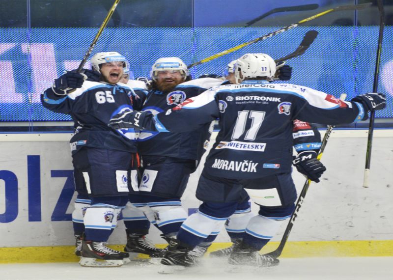 Plzeň se raduje z jedné z branek do sítě Litvínova. 