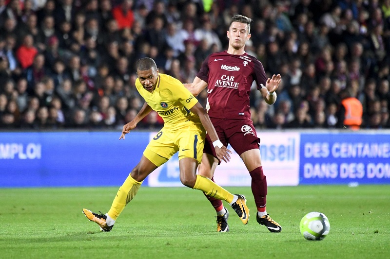 Mbappé se proti Métám objevil v sestavě a hned vsítil jednu branku. Mbappé se proti Métám objevil v sestavě a hned vsítil jednu branku.