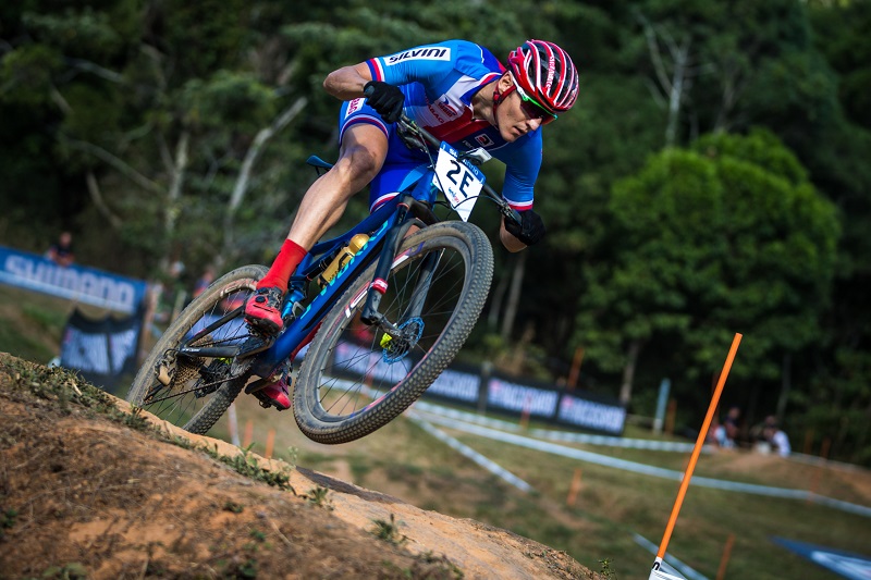 Český biker Jaroslav Kulhavý na na mistrovství světa v cross country v australském Cairns. Český biker Jaroslav Kulhavý na na mistrovství světa v cross country v australském Cairns.