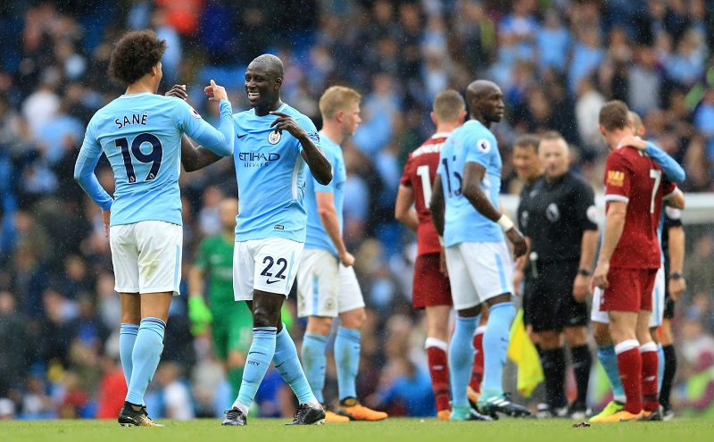 Fotbalisté Manchesteru City v zápase proti Liverpoolu. Fotbalisté Manchesteru City v zápase proti Liverpoolu.