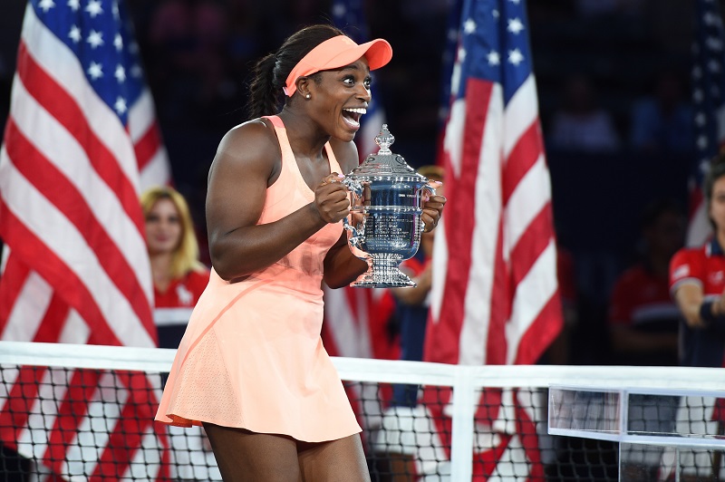 Americká tenistka Sloan Stephensová se raduje ze zisku svého prvního grandslamu na US Open. Americká tenistka Sloan Stephensová se raduje ze zisku svého prvního grandslamu na US Open.