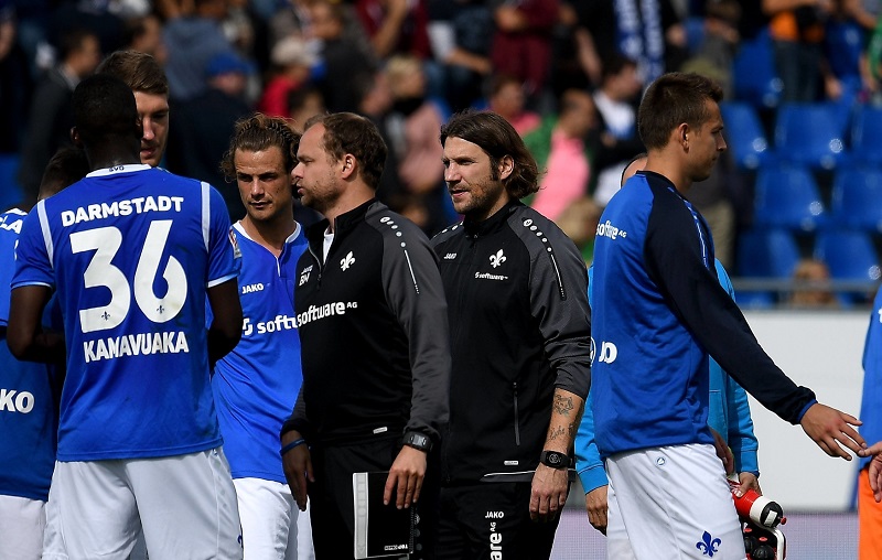 V zápase mezi Bochumi a Darmstadtem došlo ke sporné situace. Kapitán Bochumi předvedl gesto fair play.