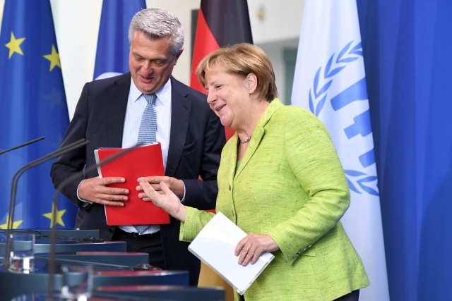 Filippo Grandi s Angelou Merkelovou.