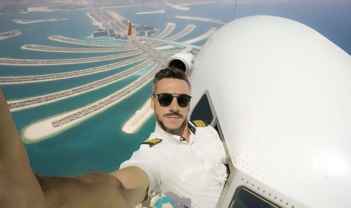 Nebezpečné selfie fotky z oblohy oblétly svět.