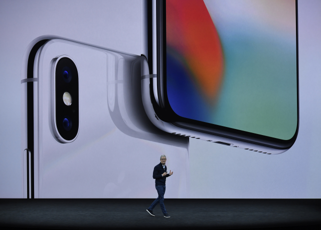 Americká společnost Apple představila v Kalifornii nový iPhone X.