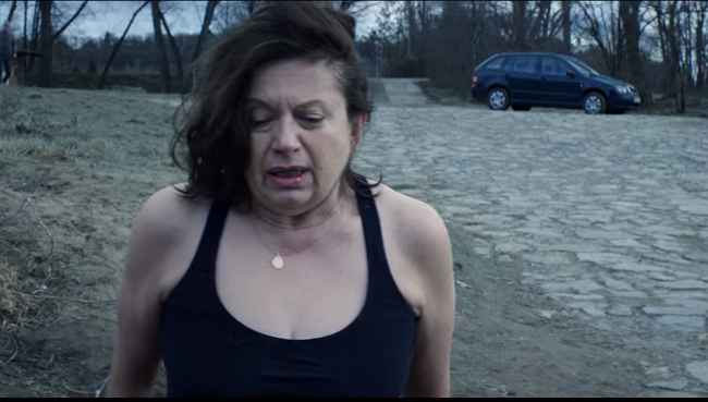 Snímek z filmu Bába z ledu. Snímek z filmu Bába z ledu.