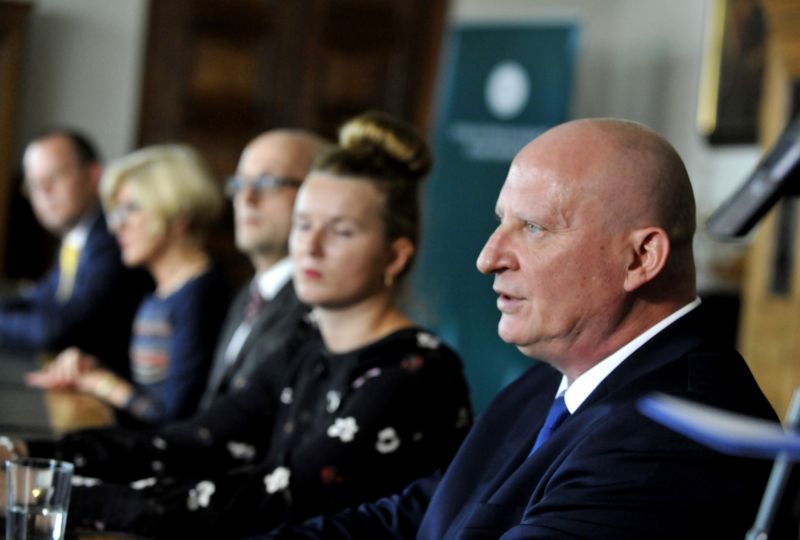 Předseda sdružení Lex super omnia a prokurátor bývalé polské generální prokuratury Krzysztof Parchimowicz (vpravo).