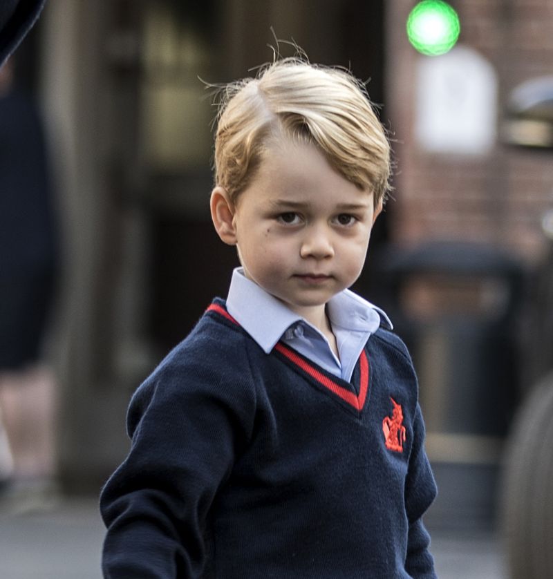 Prince George a jeho první školní den.