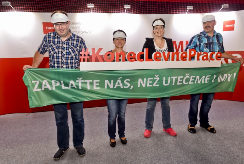 Přípravy na shromáždění Českomoravské konfederace odborových svazů.