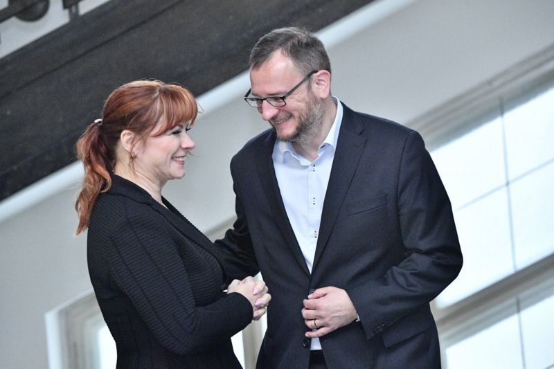 Manželé Nečasovi na chodbě pražského vrchního soudu.