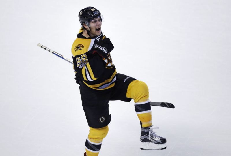 David Pastrňák bude v Bostonu pokračovat.