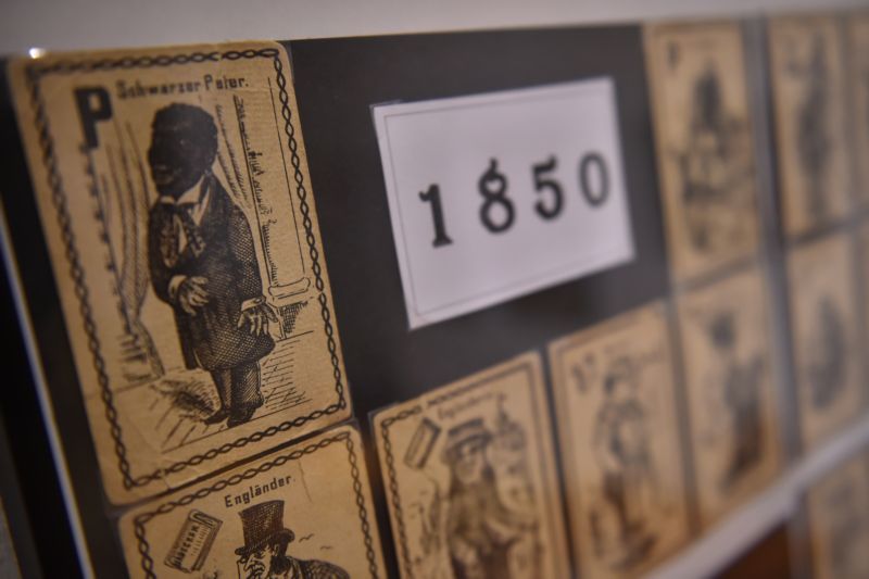 Hra Černý Petr z roku 1850.