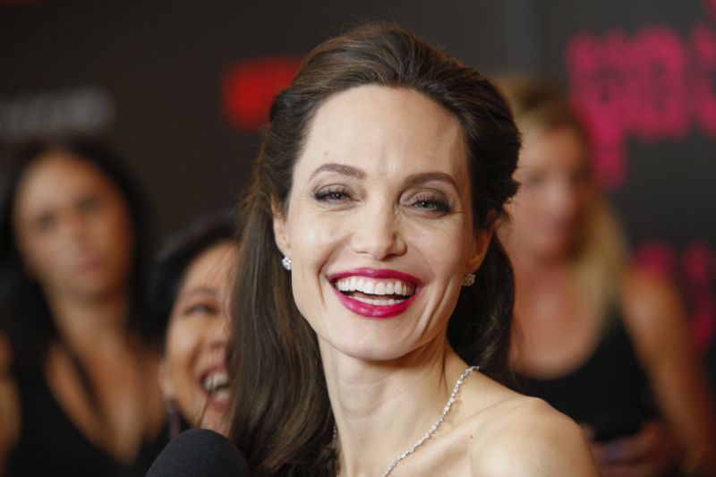 Angelina Jolie zaměstnala syna.