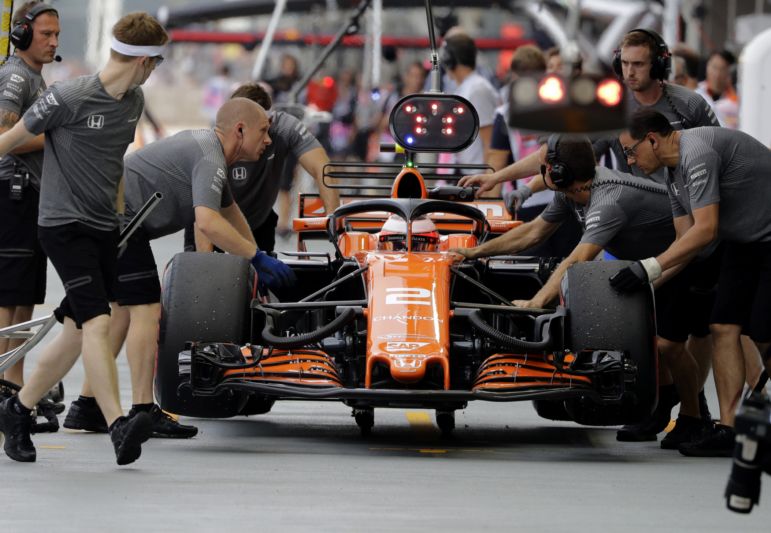 Stáj McLaren vymění motory Honda za Renault.