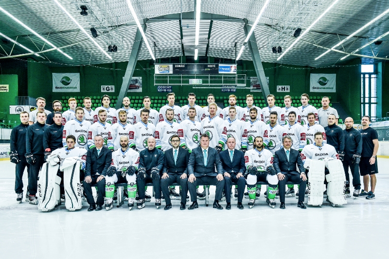 Týmová fotografie hokejistů Mladé Boleslavi.