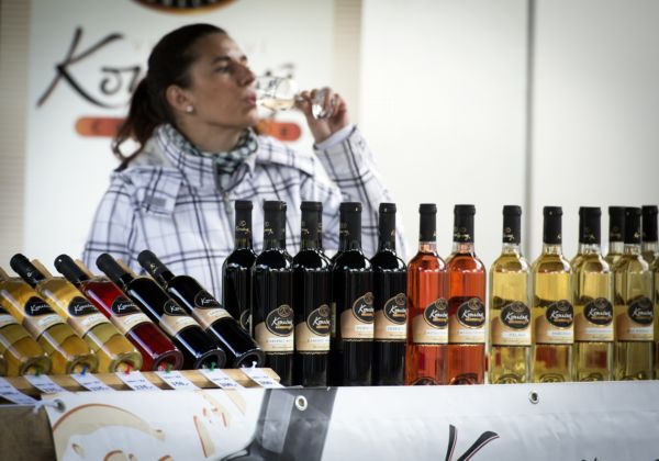 Vinobraní na náměstí Jiřího z Poděbrad.