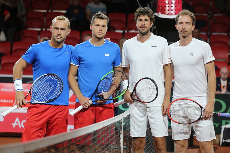 Roman Jebavý a Adam Pavlásek na své soupeře v Davis Cupu nestačili.