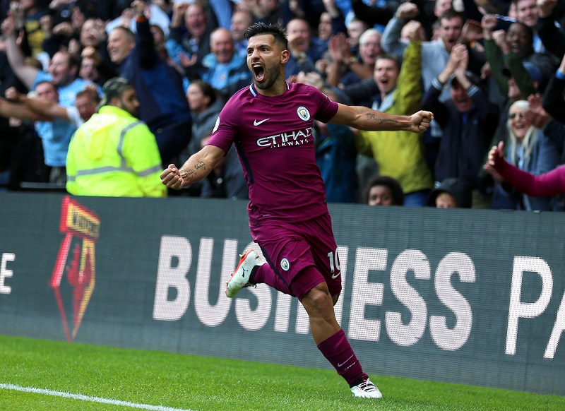 Fotbalista Manchesteru City Sergio Aguero se raduje z branky proti Watfordu.