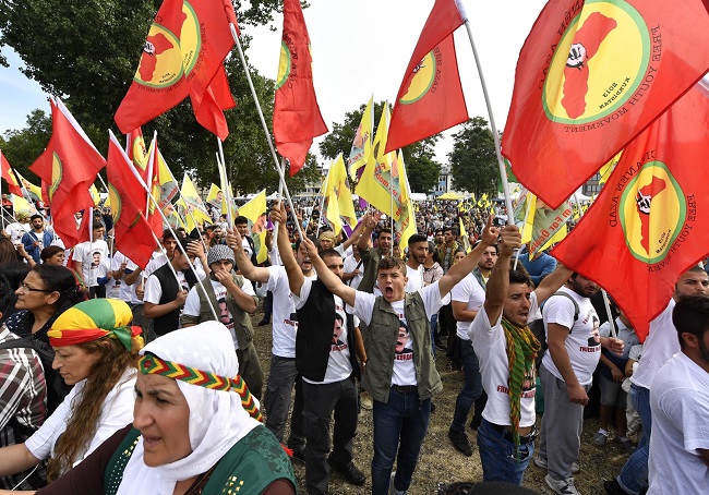 Protest Kurdů v Německu.