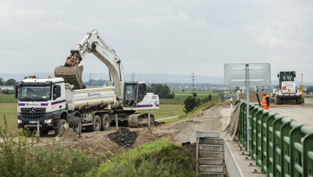Na stavbu dálnic by měl mít stát v příštím roce 76 miliard (ilustrační foto).