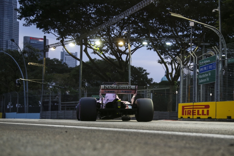 Sergio Pérez ve své formuli.