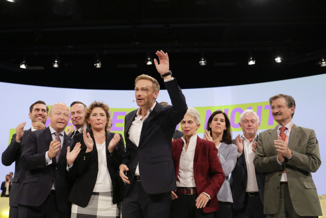 Šéf FDP Christian Lindner (uprostřed).